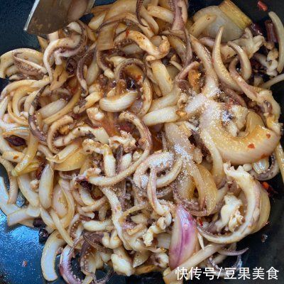 鱿鱼|我这样做双椒炒鱿鱼,家人都爱吃