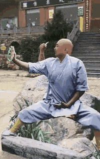 |搞笑GIF:妹子眼睛真优秀,怎么做到的?