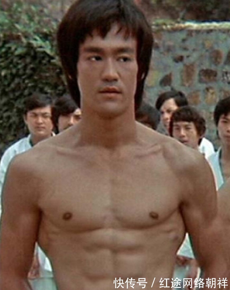 对抗|李小龙寸劲316斤对抗泰森右拳1600斤?他干得过泰森吗?