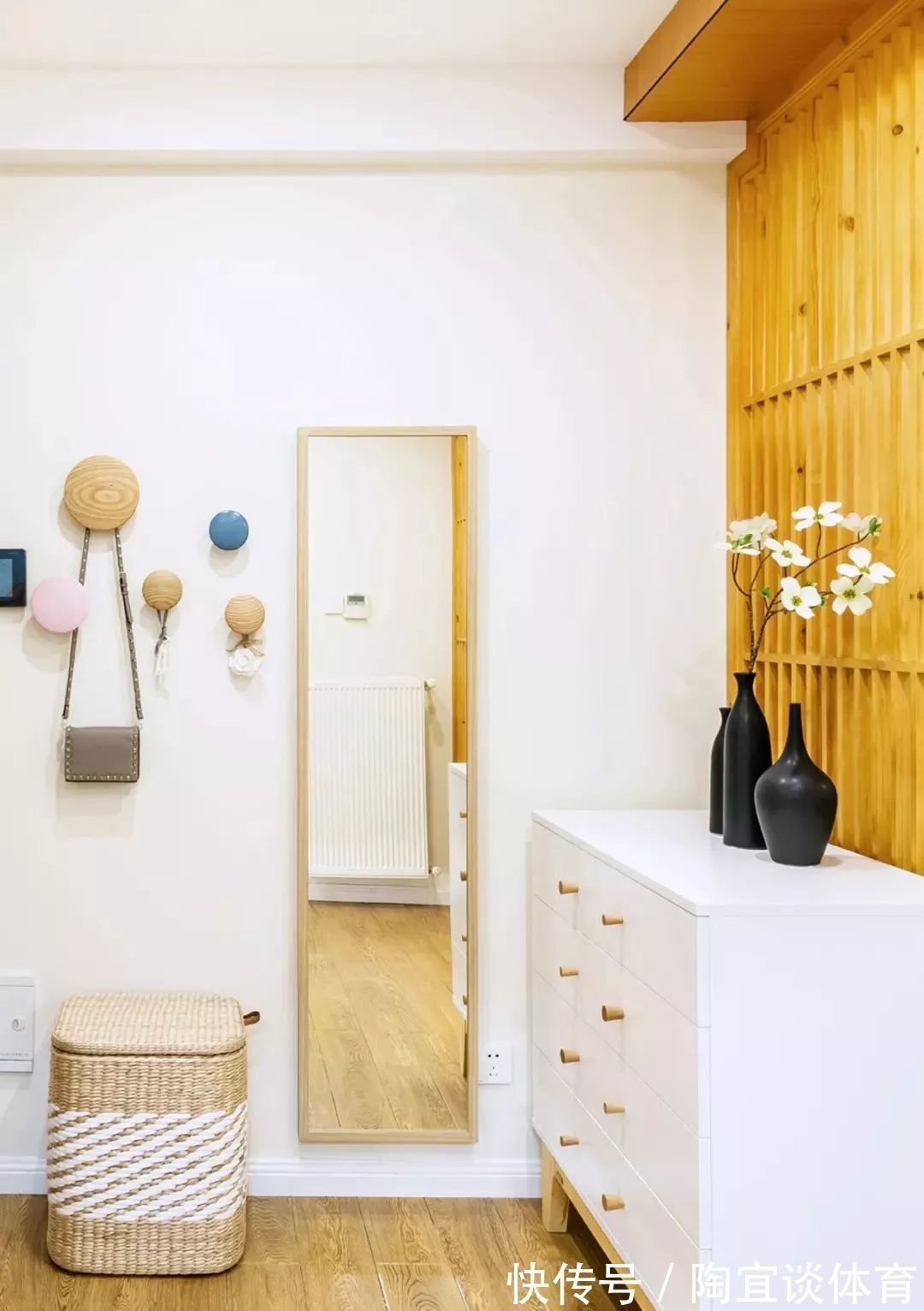 玄关|开门见厅的户型,这样装照样可以有玄关柜,比成品鞋柜更实用美观