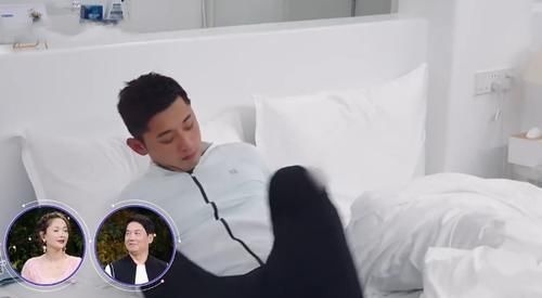 张继科睡醒后掀开被子,不经意间掉落一个东西,金晨爸爸瞬间变脸