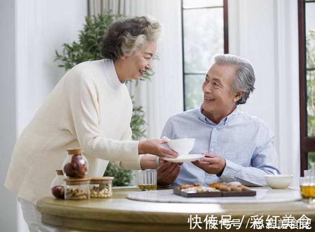 百岁老人谈养生经验,长寿秘诀不是走路,而是睡前做到“3不要”