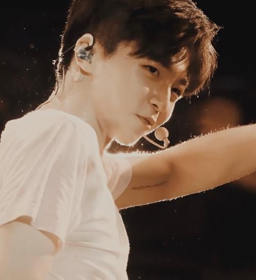 男生|百分九成員都有紋身?蔡徐坤在脖子上,范丞丞有8處,朱正廷的隱藏挺深!