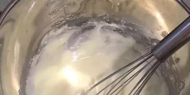 蛋糕这样做,简单又好吃,10分钟超快手,搅一搅,烤熟就能吃