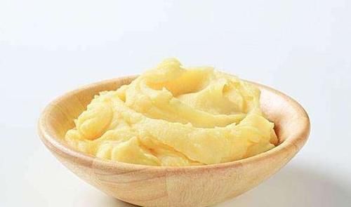 香蕉别再生吃了,淋两个鸡蛋,不加油不加水,出锅孩子馋哭了