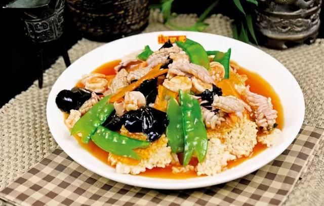 干豆粉|锅巴三鲜鸡肉细嫩 锅巴酥脆 味咸甜酸 具有川菜的独特风味