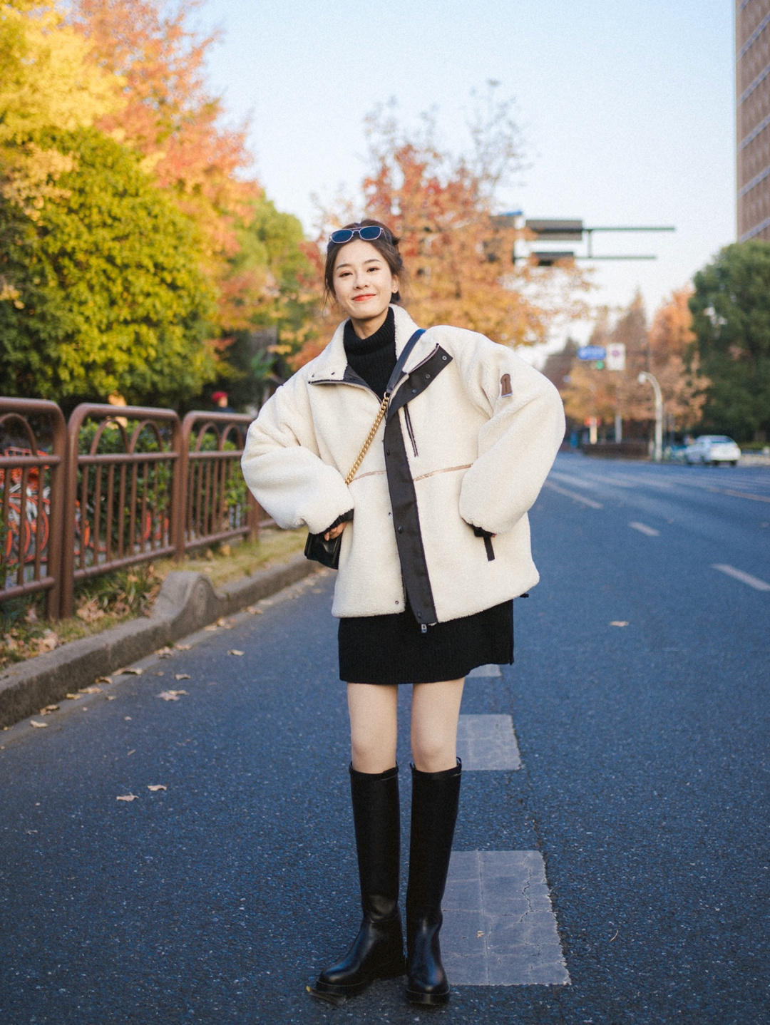 贝雷帽|“羊羔绒外套”怎么穿出高级感?秋冬学这4套穿搭技巧,高级时髦