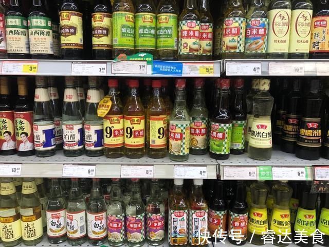 买醋时,无论啥牌子,只要瓶子上有这2个字母,都是勾兑醋,别买