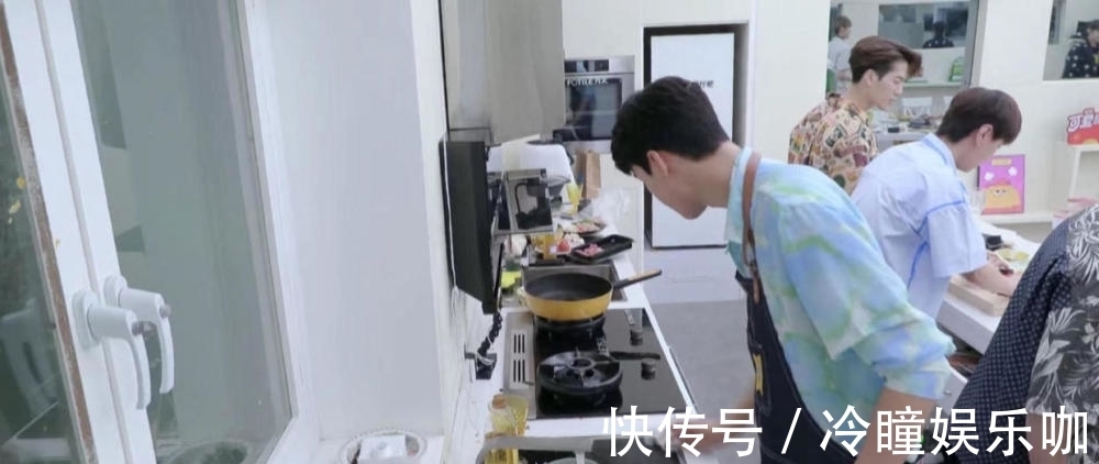 龚俊|拜托了冰箱这些细节，表明了龚俊最真实的一面，期待他后面的表现
