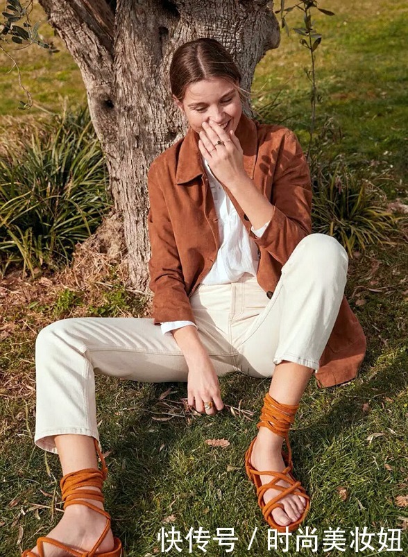 街拍|脱掉你的小白鞋吧！今年流行这种“农家渔夫鞋”，时尚又洋气