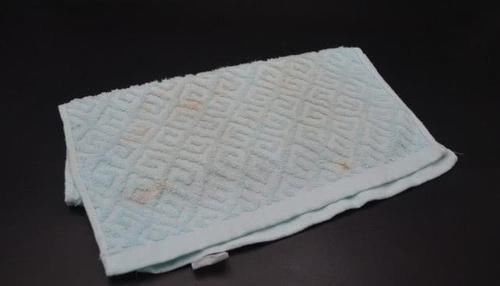 食用碱|不管毛巾多脏多黄,简单一个清洗方法,毛巾立马焕然一新,试一试