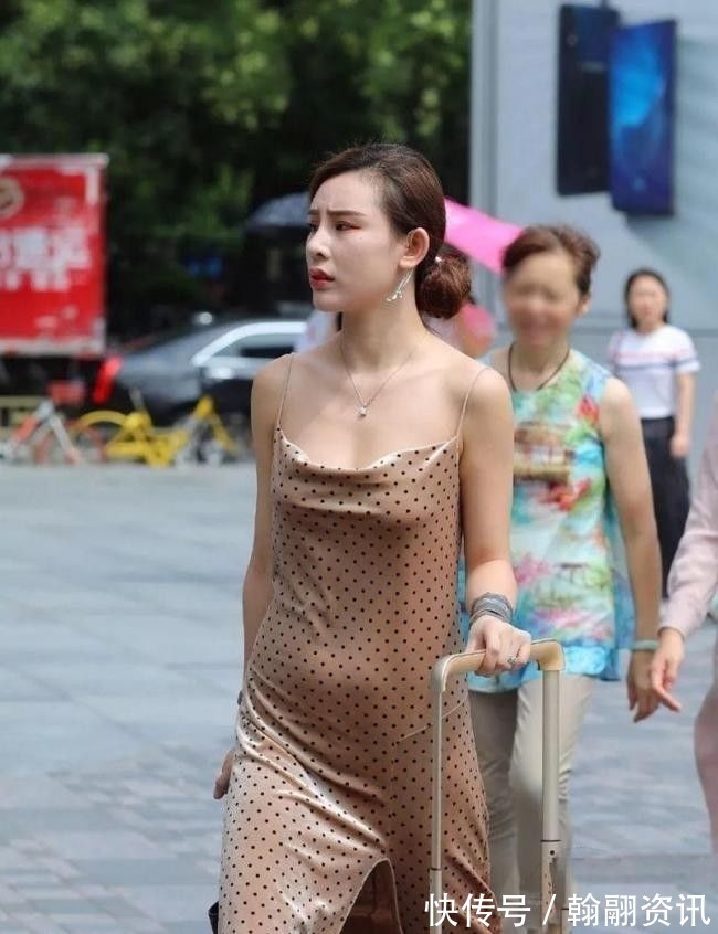 美女 好的裙子太挑人,想要驾驭必须自身有气质,那样才能好看