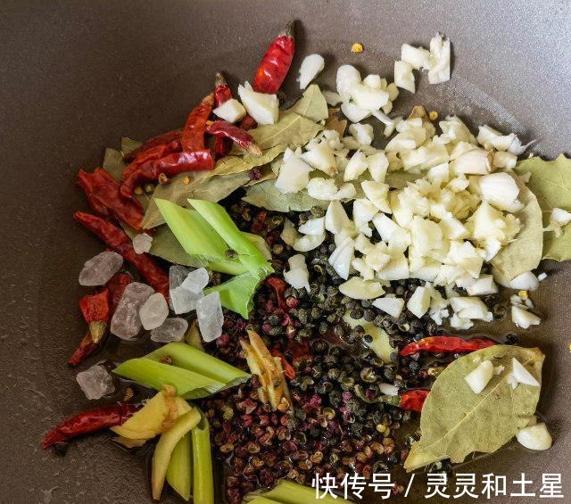 美食天下|十三香麻辣排骨，麻辣入味儿，好吃下饭！