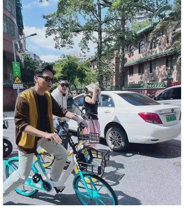 梁漢文|大灣仔的綜藝開(kāi)錄了！網(wǎng)曬哥哥騎車路透照，3大團(tuán)綜亮點(diǎn)搶先看