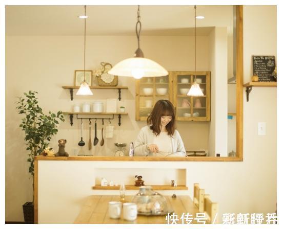 厨房|我家把灶台抬高了20cm，再挖个洞，老婆夸赞收纳空间太强了！