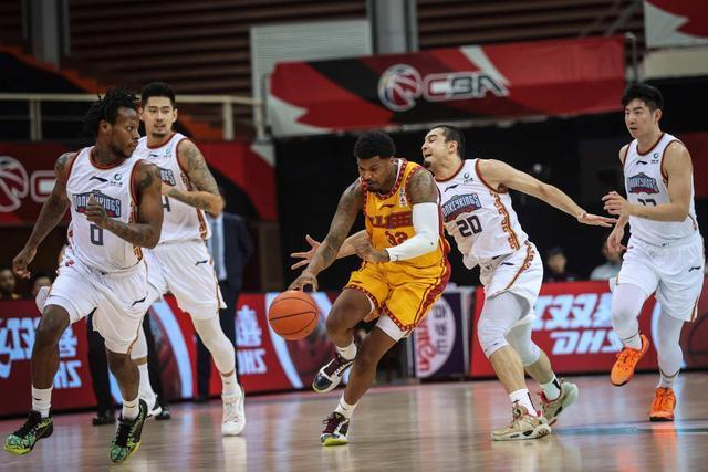 球迷|广东男篮新消息!周鹏赛后说出莱多的3大优势,杜锋随后还补充2点