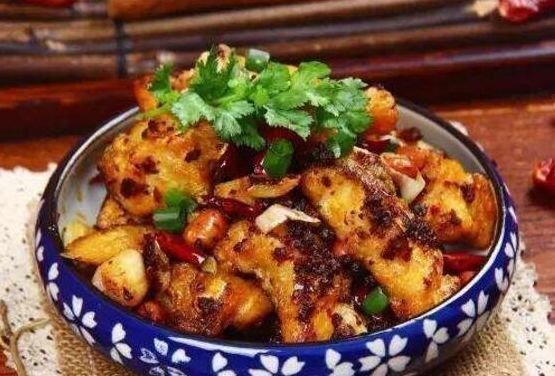 美食精选:香辣鱼块,蒜蓉苋菜,木耳炒肉片,豆豉蒸凤爪的做法