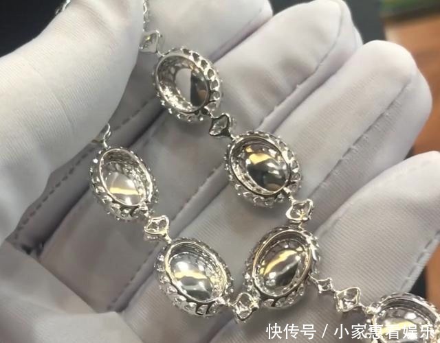 小黄|十四颗满绿蛋面,重新设计成套装项链和耳环,是种什么体验