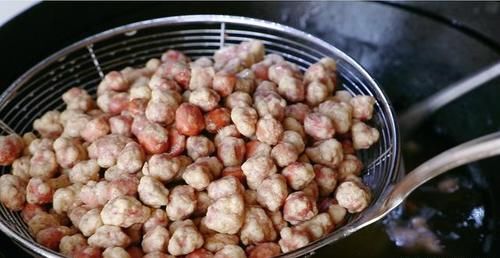  年夜饭花生好吃做法，打2鸡蛋，老做法教给你，吃一次就忘不了