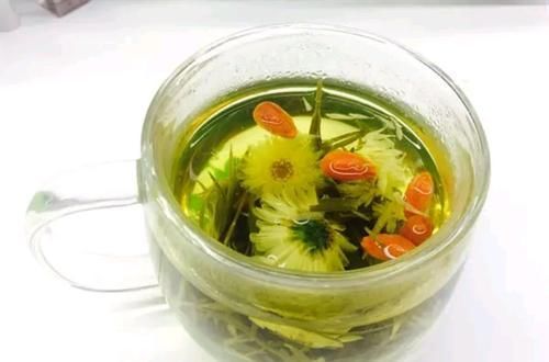 菊花的“黄金搭档”是它，搭配着泡水喝，眼睛不干涩，肝也变净了