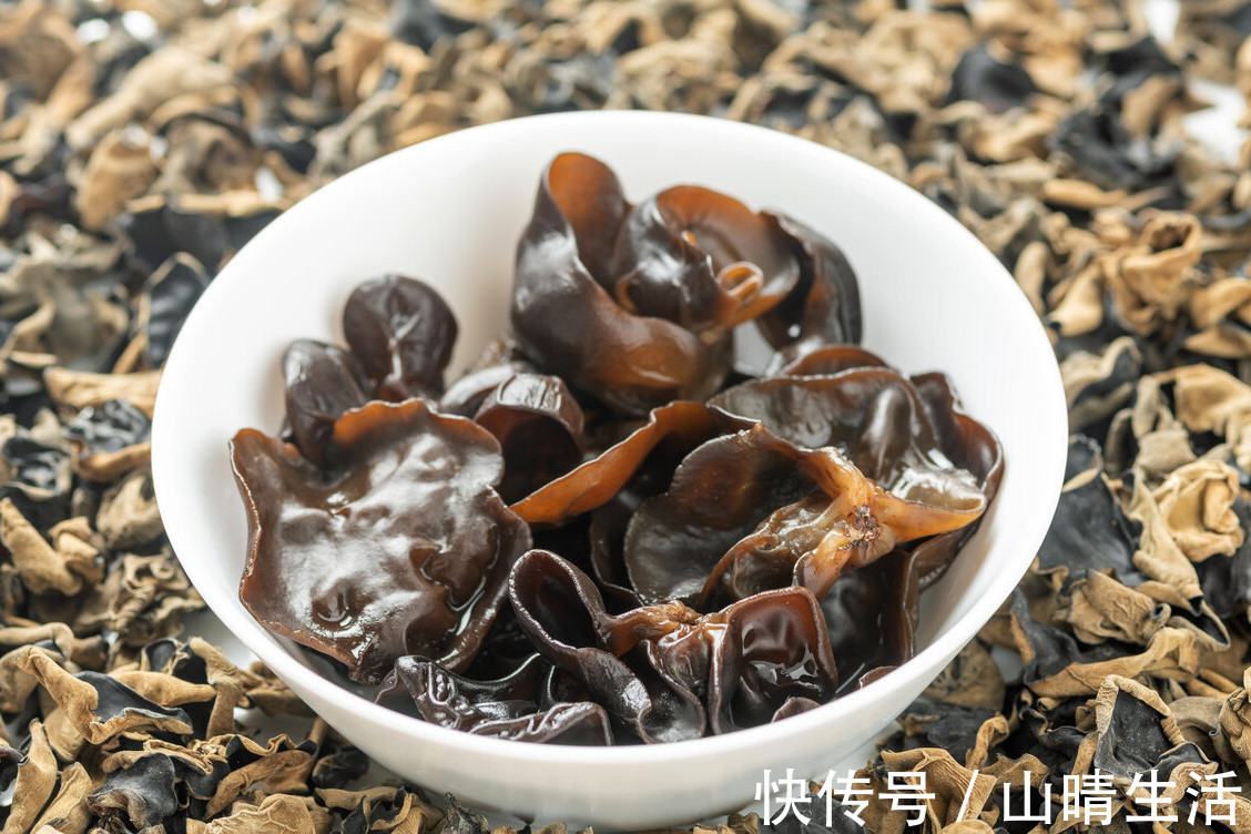 木耳|炒木耳，总是炸锅怎么办不要直接下油锅，教你一招，脆嫩不炸锅