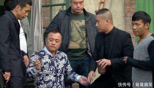 张家豪与李宝敏在酒吧发生冲突,俩人较量