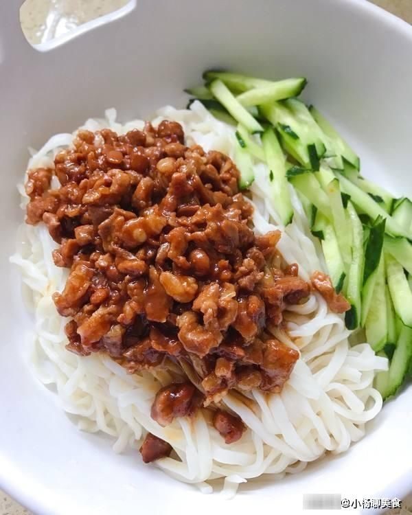 盐鸡精|想吃炸酱面不用买，大厨教你在家做，酱香浓郁又好吃，跟我学吧