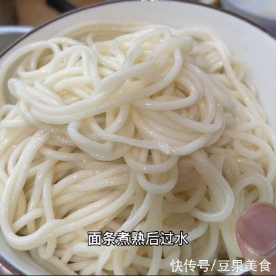 五花肉|超级爽口下饭的香菇肉酱面，上桌秒光