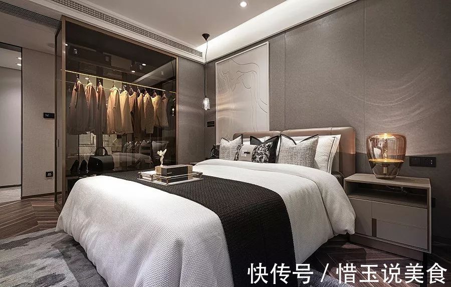 卧室内|还在买衣柜现在流行“挖墙”装衣橱!