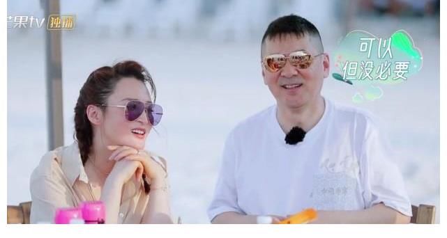 邹凯|妻子团沙滩玩游戏，蒋勤勤秦海璐长裙保守，吴宣仪露背吊带惹争议