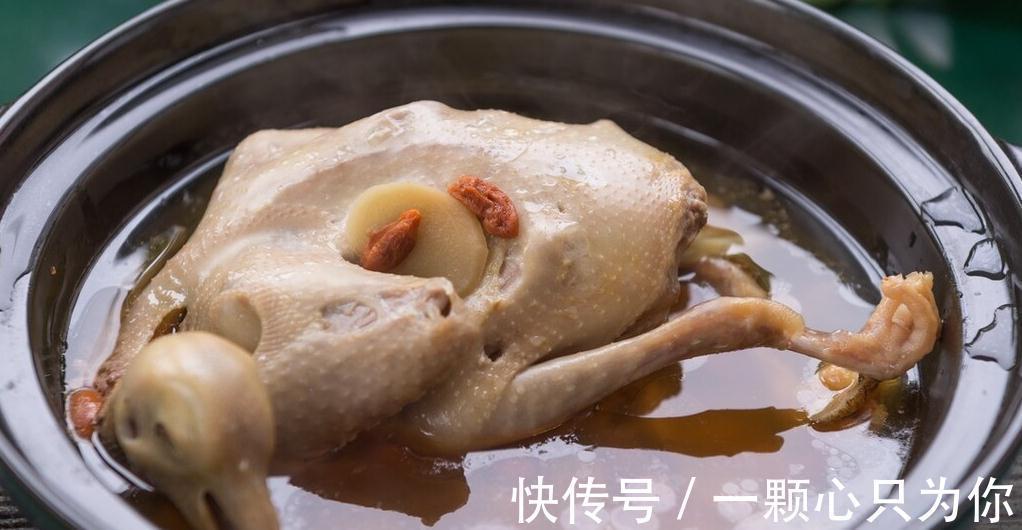 俗话“一鸽胜九鸡”,炖鸽子汤牢记“3放2不放”,汤鲜味美不腥气