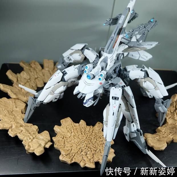 模友|模玩控:1:100比例可变形蜘蛛,白色圣盾高达模型