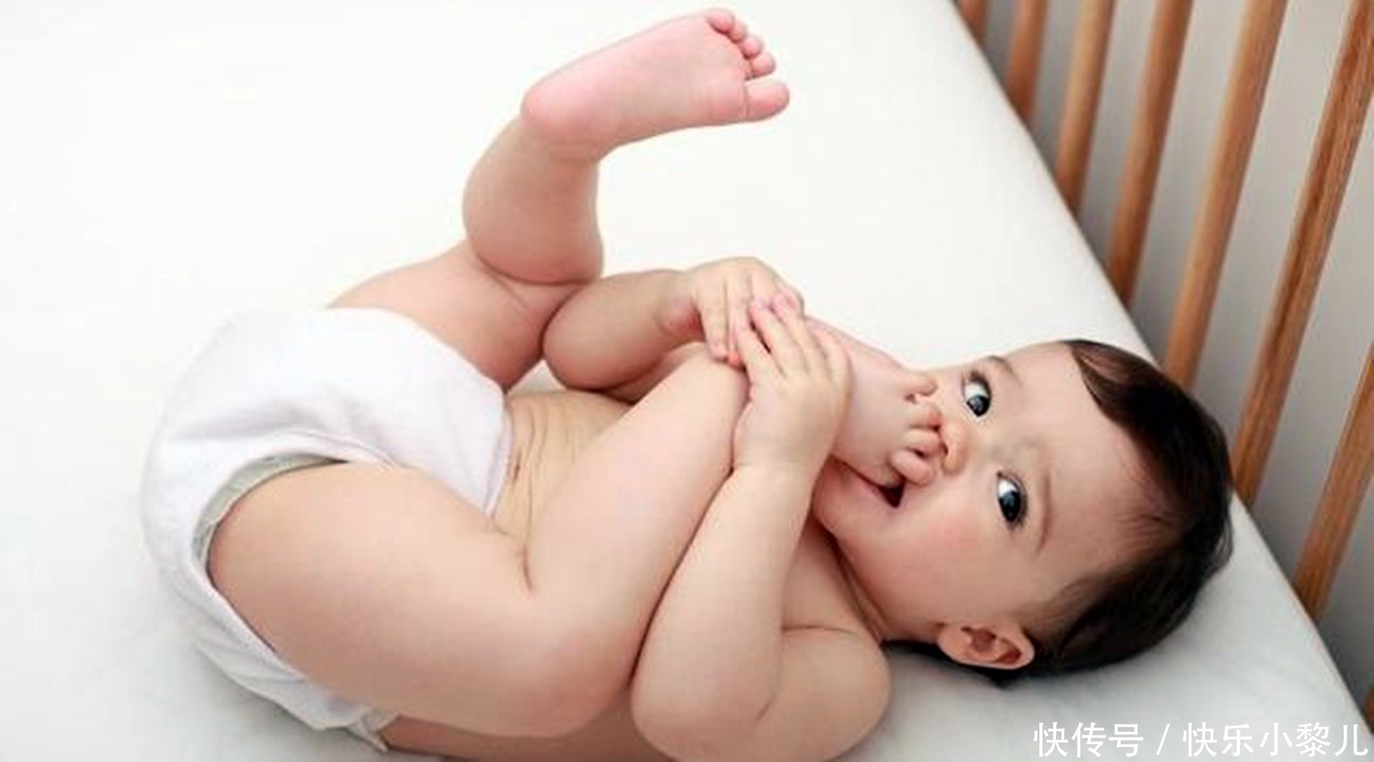 宝宝|“新型把尿”蔓延，年轻爸妈以为是科学育儿，伤娃排尿系统不自知