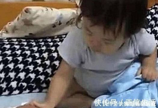 宝妈|3岁姐姐被4个月弟弟吵醒，见妈妈不在，随后姐姐的做法让人泪目