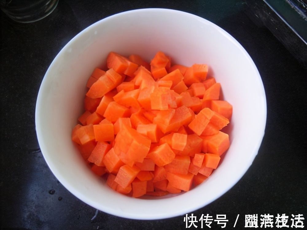 水豆腐|豆腐切成丁,不炒不炖不油炸,连吃1个月也不嫌烦,先收藏了