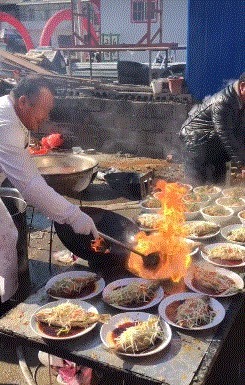 |搞笑GIF：妹纸的脸简直太魔性了，看的止不住笑