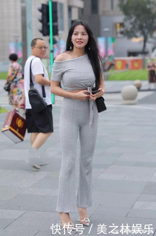 别小瞧了运动裤,以新奇的穿法,化解了“小肚腩”的尴尬!