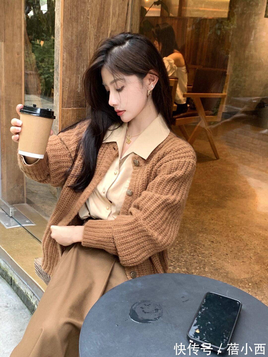 秋季|真正懂时尚的女人,秋季穿搭首选“大地色”衣服,知性优雅又高级