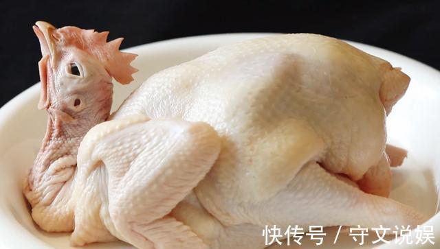 鸡肉|吃了30几年的鸡,这做法最好吃,整只鸡丢进锅里,全家人抢着吃