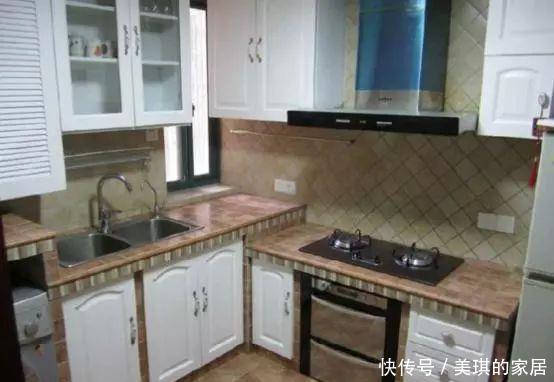 红砖|越来越多人家里不买橱柜了，回家直接用水泥砌，太聪明了！