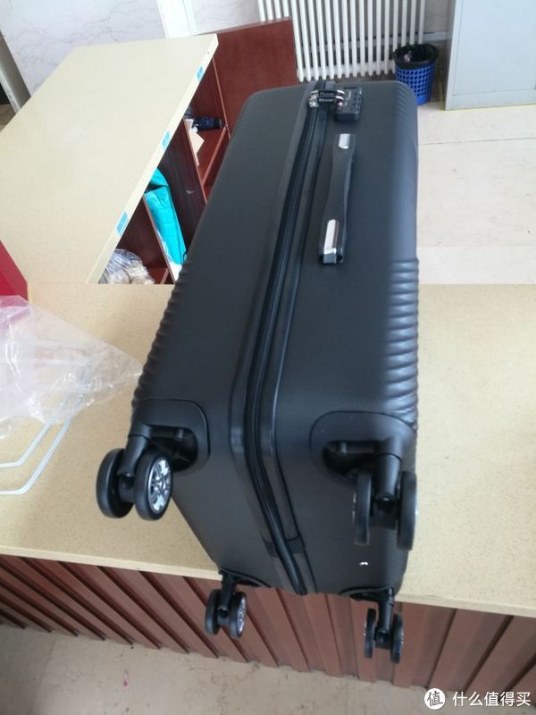 箱包|图吧的日常 篇二百七十三：300块钱的外交官DS-13008 26寸旅行箱包开箱测评