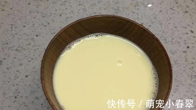 孩子想吃蛋糕不用买，这样做免烤箱，不打发，入口即化，特好吃