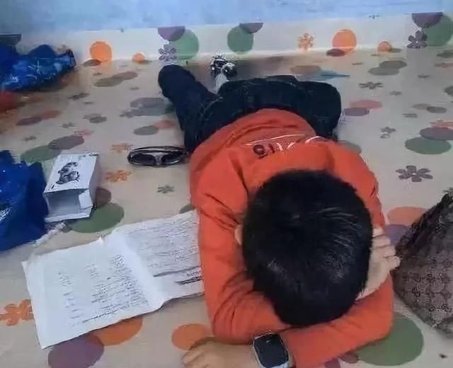 读音|上课捣蛋被老师罚抄名字“200遍”,孩子笑了也不看看我叫啥