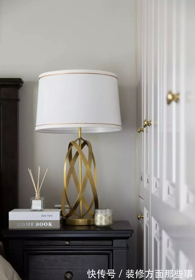 壁灯|86㎡简约小美式轻盈优雅的暖心之家,点缀绿植打造舒适精巧场域