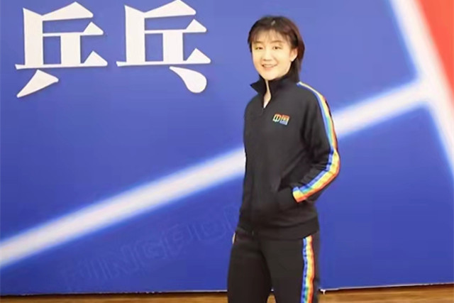 陈梦|可爱!孙颖莎为陈梦选衣服,国乒世界第二很满意,秀出好身材