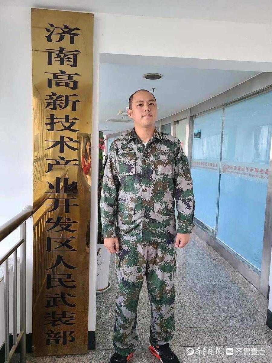 水深水|男童玩水枪掉进泉池，退役军人不问水位深浅跳泉救人