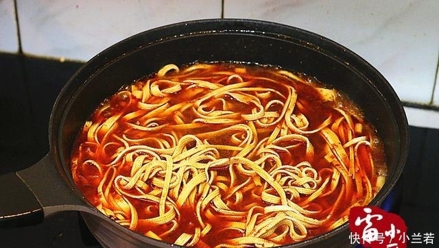 冬季当家菜，一块钱一斤，煮了一大锅，都喊没吃够，再来一锅，服