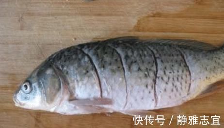 鲜嫩|不管炖啥鱼,不要放醋和酒!大厨教你这样做,鱼肉鲜嫩入味,不腥