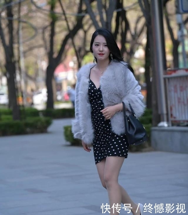 连衣裙提升气质与魅力,尽显年轻魅力