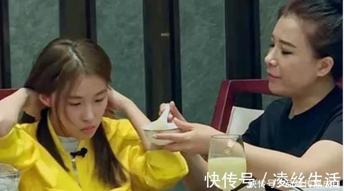 父母|变形记16岁女孩,每天的花销上万、吃饭要人喂,如今变化如何?